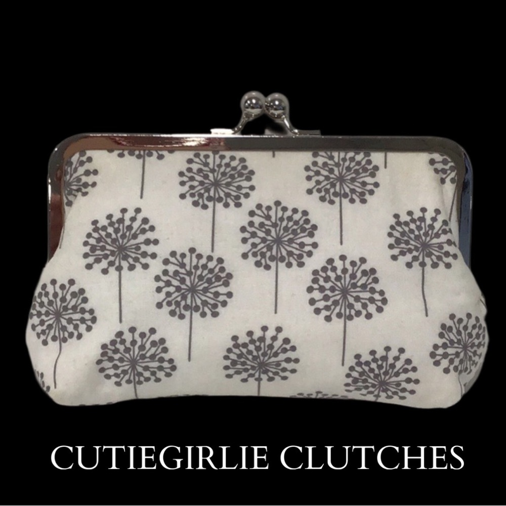 CUTIEGIRLIE CLUTCHES White Frame Kiss-lock Clutch, White & Gray